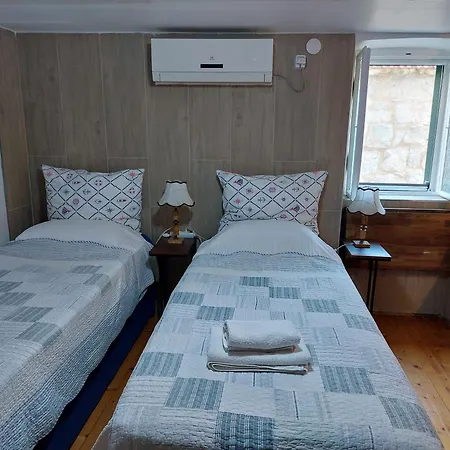 Rm Antonio On Dumanica St - En-suite Rm 5 Min To The Old Town Of Pensjonat Split