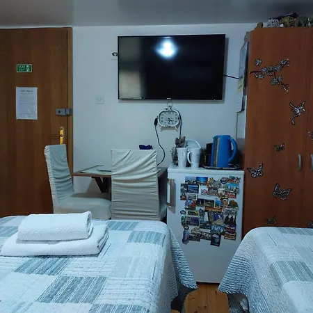 Rm Antonio On Dumanica St - En-suite Rm 5 Min To The Old Town Of Penzion *