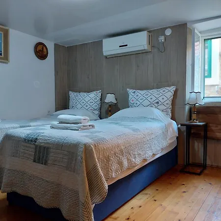 Rm Antonio On Dumanica St - En-suite Rm 5 Min To The Old Town Of Penzion